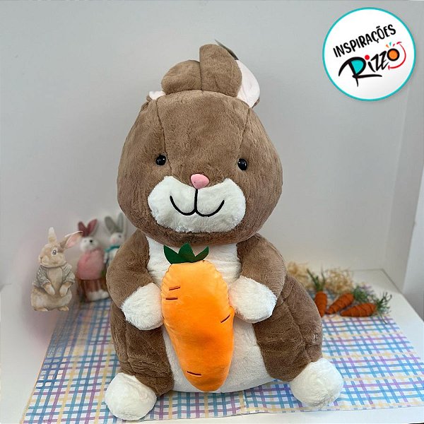 Coelho de Pelúcia Marrom Segurando Cenoura - 90cm - 1 unidade - Rizzo