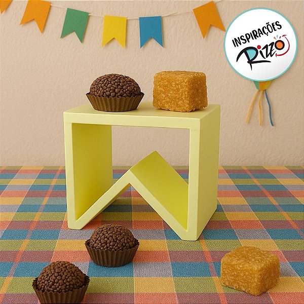 Suporte para Doces em Madeira Bandeirinha Rústico De Festa Junina - Amarelo Pastel - 15,5x16cm - 1 unidade - Rizzo