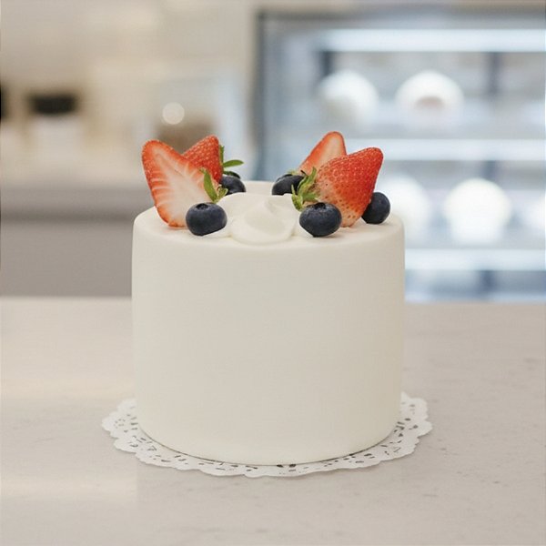 Bolo Fake Ninho com Morangos - 10cm - 1 unidade - Rizzo