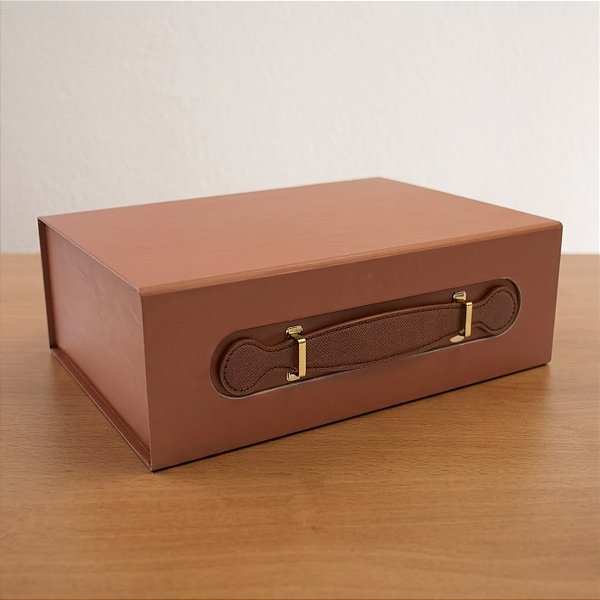 Caixa de Papel Rígido Retangular com Alça - Marrom - P 24,5x17,5x8cm - 1 unidade - Cromus - Rizzo