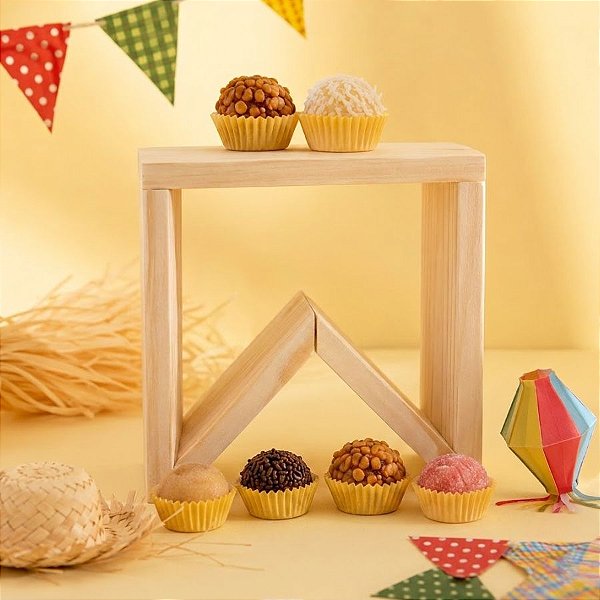 Suporte para Doces em Madeira Pinus Bandeirinha Rústico De Festa Junina - 17x16,3cm  - 1 unidade - Rizzo
