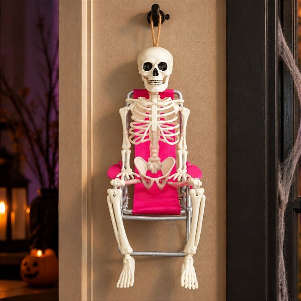 Enfeite Decorativo de Halloween para Pendurar - Esqueleto na Cadeira de Praia - 23cm - 1 unidade - Cromus - Rizzo