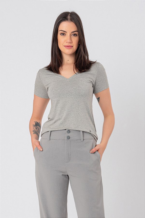 T-SHIRT DECOTE V ACINTURADA PRATA