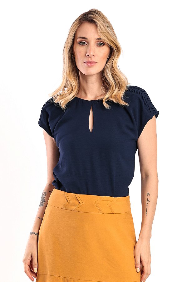 BLUSA CREPE MANGA CURTA DETALHE MANGA AZUL CATIA