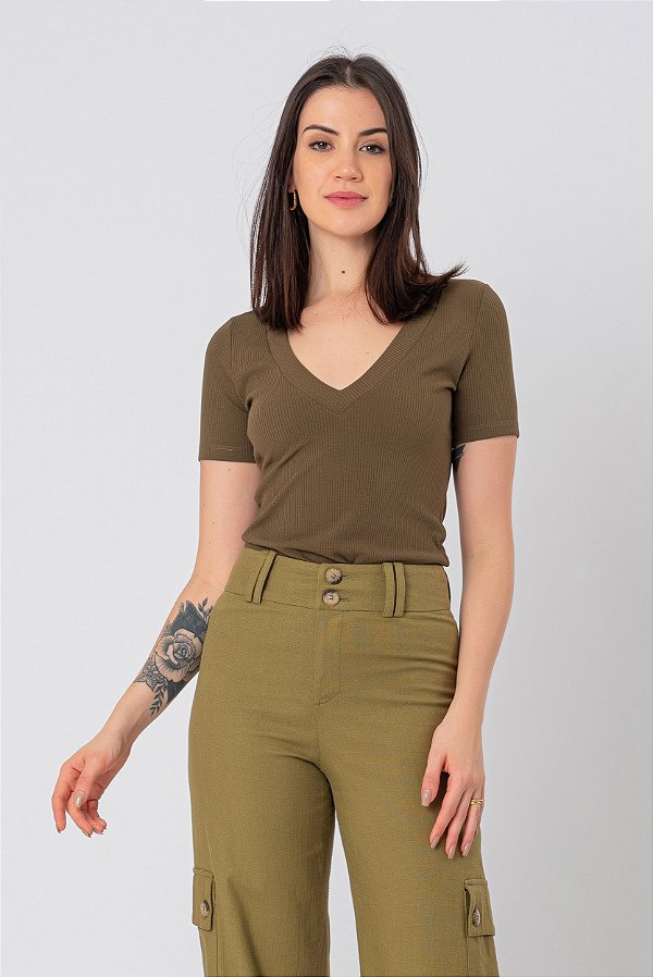 BLUSA MANGA CURTA DECOTE V CANELADA VERDE ELOÁ