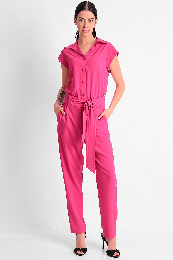 MACACÃO MANGA CURTA CREPE ROSA LISA