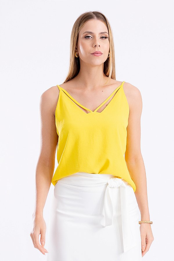 REGATA ALÇA FINA CREPE AMARELO CAMÉLIA