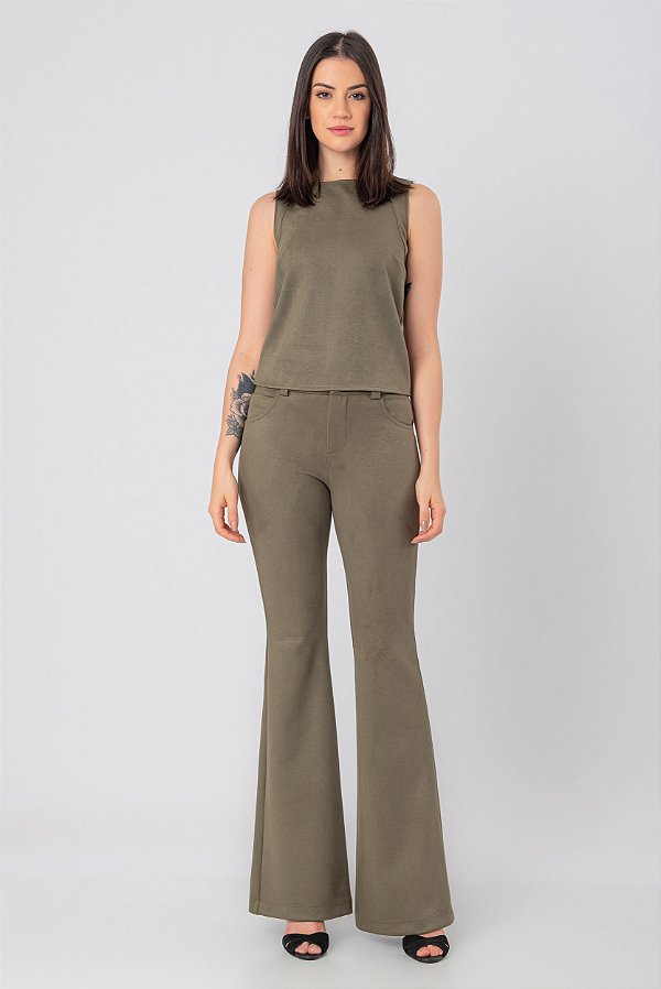 CALÇA FLARE SUEDE VERDE MILITAR GABY