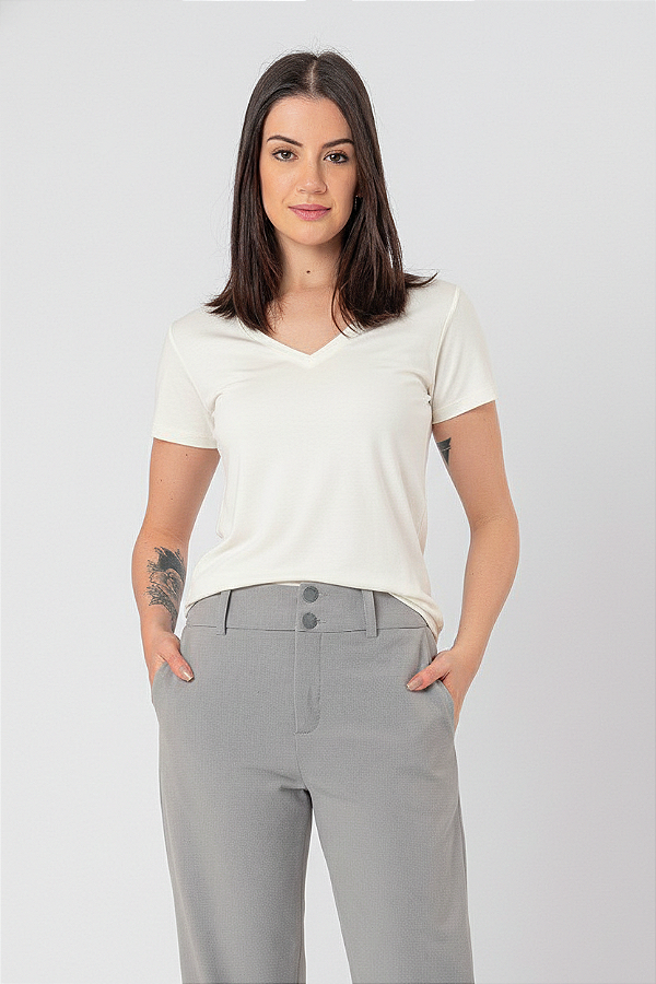 T-SHIRT DECOTE V ACINTURADA OFF WHITE