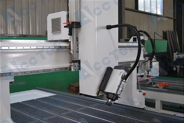 Máquina de corte a laser de fibra de aço inoxidável AKJ1325F    5000wts