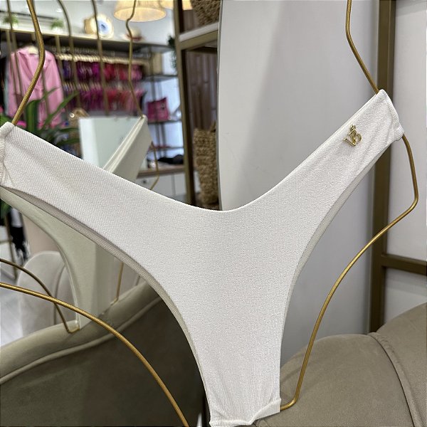 Calcinha Asa Delta Fio Duplo Tecido Capri Off White 012  (BUSTO NÃO INCLUSO)