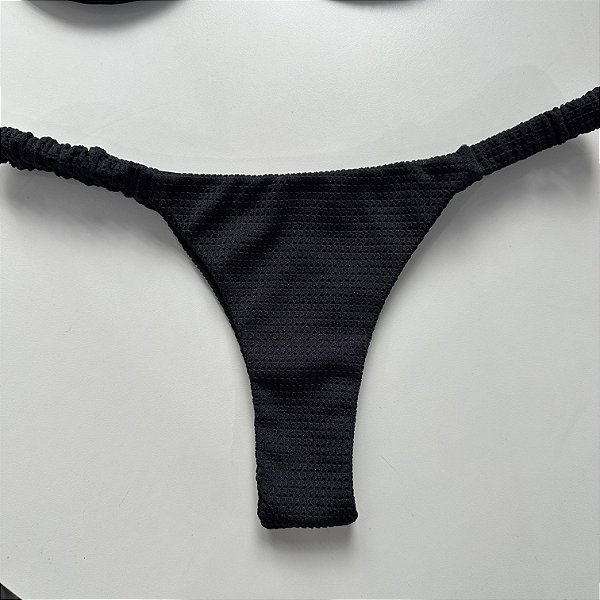 Calcinha 016 Semi Fio fru-fru lateral Tecido Shine preto (top não incluso)