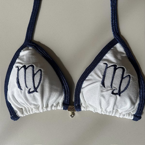 Cortininha 018 com bojo removível off white e detalhes marinho com bordado signo Virgem