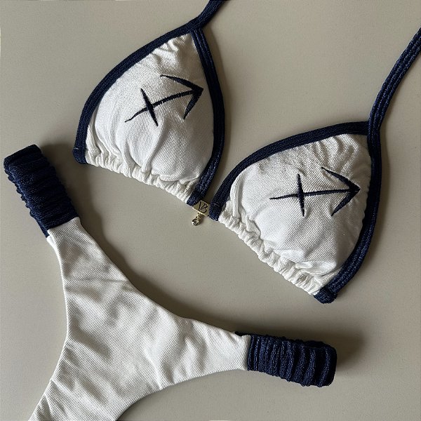 Cortininha 018 com bojo removível off white e detalhes marinho com bordado signo Sagitário