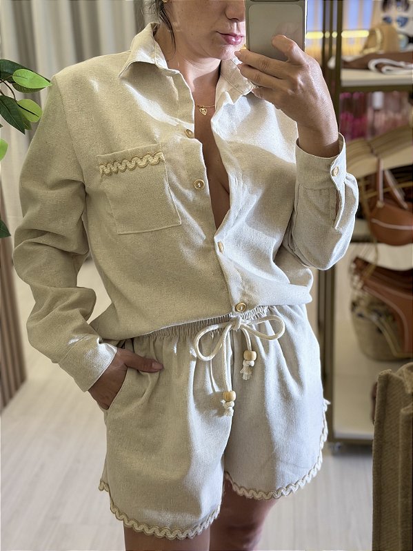 Camisa + shorts bolso linho bege