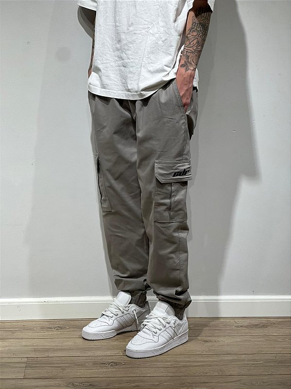 CALÇA CARGO JOGGER SARJA PREMIUM (cinza)