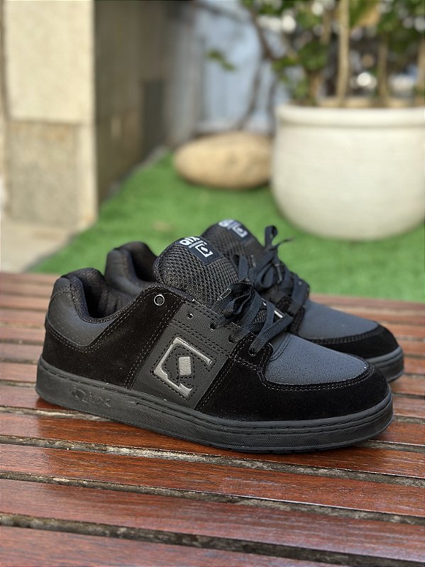 QIX 90’s (preto/preto)