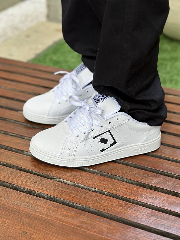 QIX COMBAT (branco/preto)