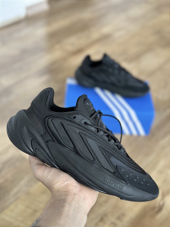 ADIDAS OZELIA (black/black)