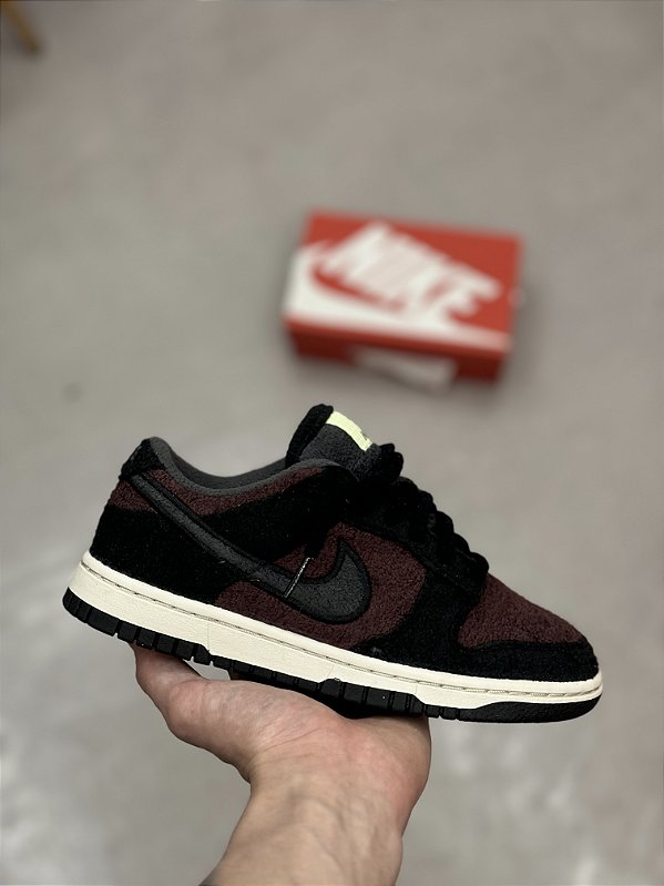 NIKE DUNK LOW SE “Fleece Burgundy Crush”