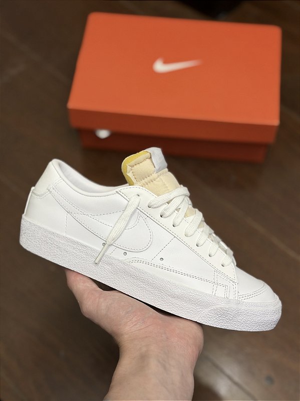 NIKE BLAZER LOW ‘77 (white/white)
