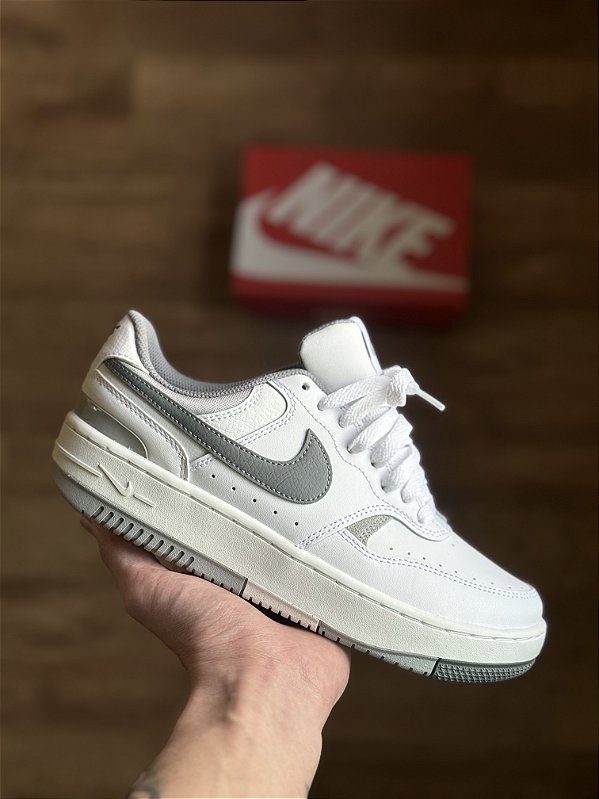 NIKE GAMMA FORCE (cinza)
