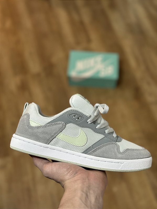 NIKE SB ALLEYOOP (particle grey)