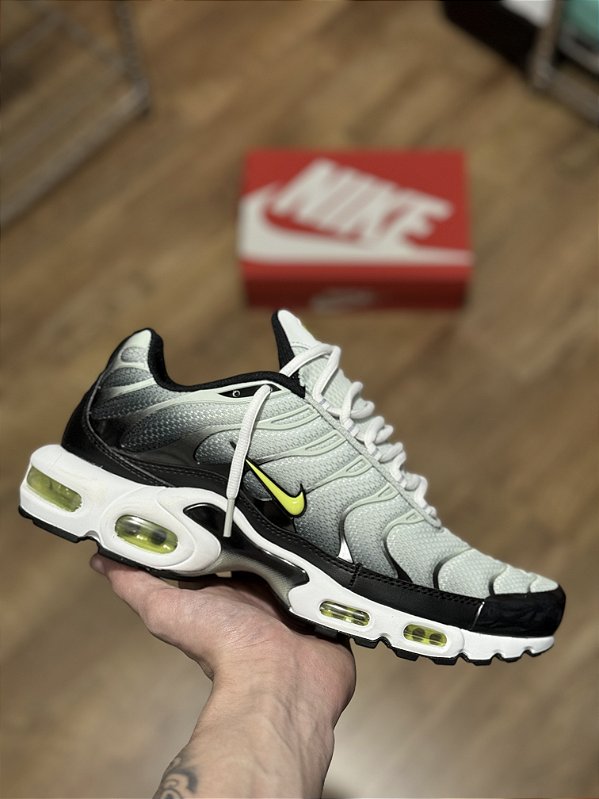 NIKE AIR MAX PLUS “Bright Cactus”