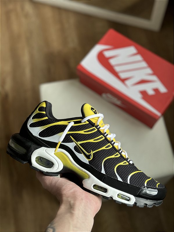 NIKE AIR MAX PLUS “Tour Yellow”