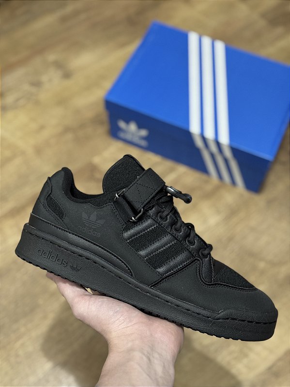 ADIDAS FORUM LOW (black/black)