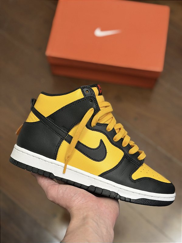 NIKE DUNK HI RETRO “University Gold and Black”