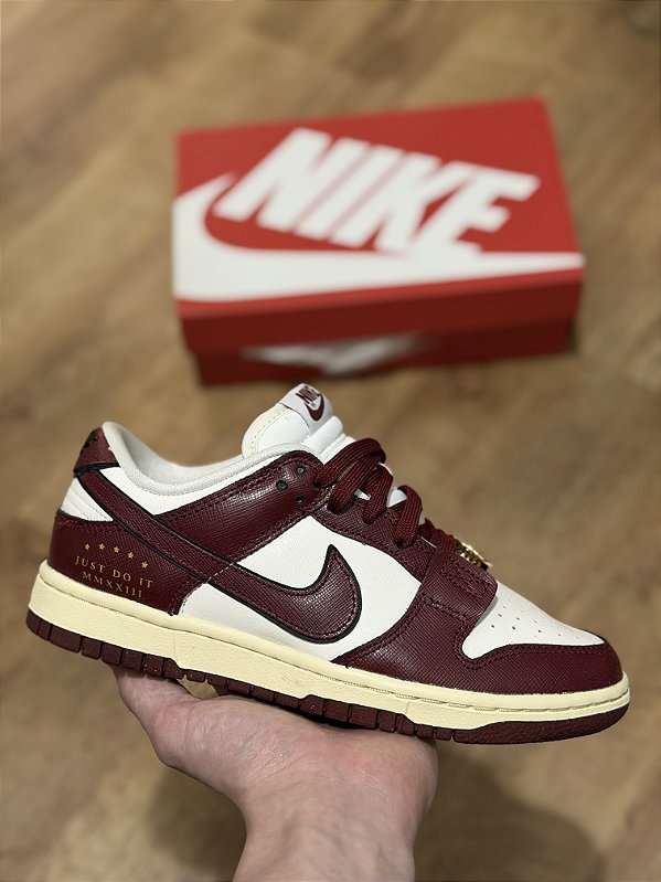 NIKE DUNK LOW SE “Sisterhood”