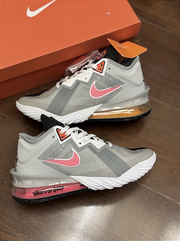 LEBRON 18 LOW Bugs x Marvin Space Jam