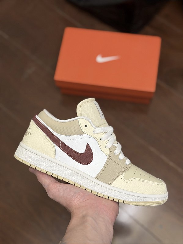 AIR JORDAN 1 LOW (Desert Khaki)