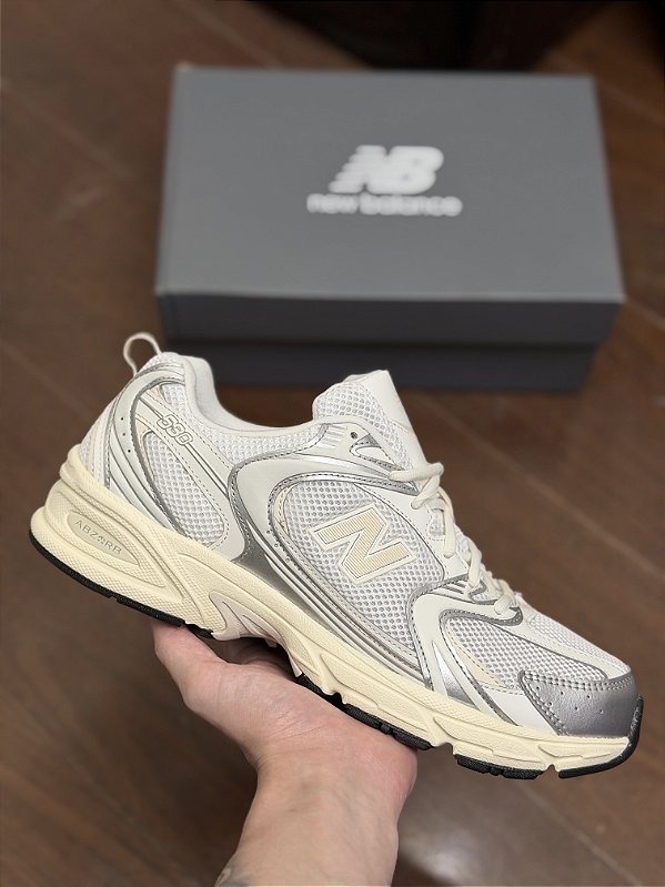 NEW BALANCE 530 (prata/creme)