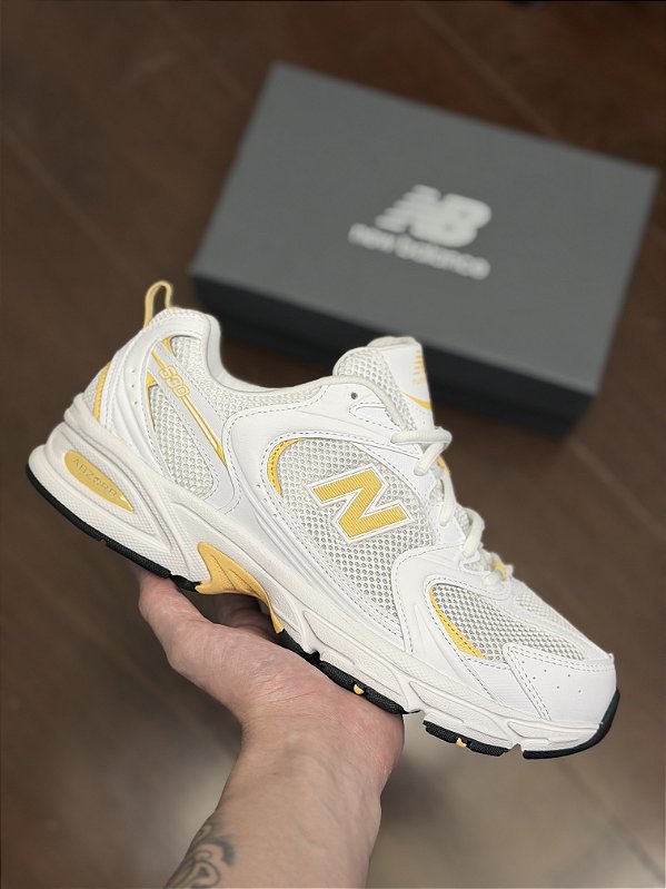 NEW BALANCE 530 (branco/amarelo)