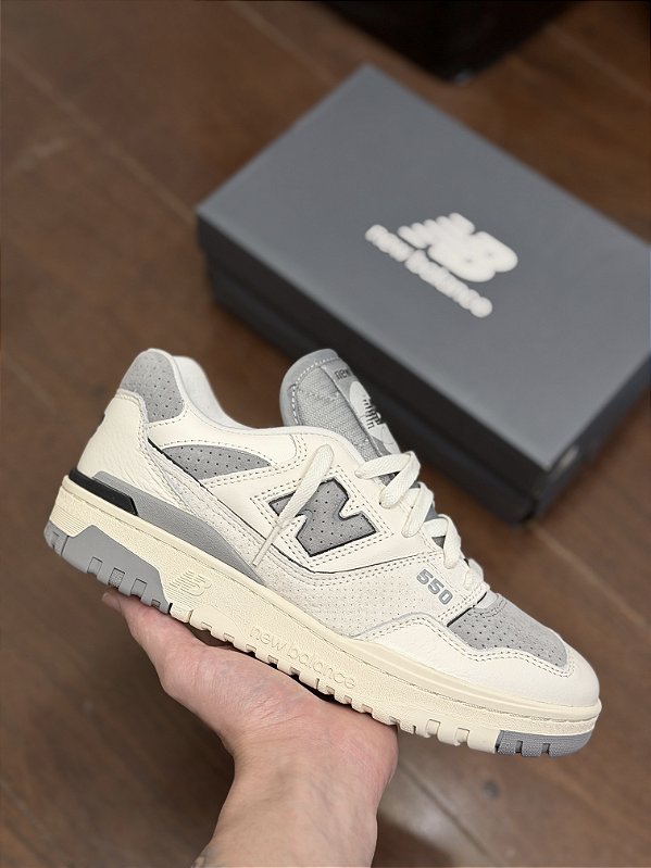 NEW BALANCE 550 Camurça creme/cinza