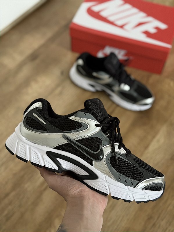 NIKE V5 RNR (black/white)