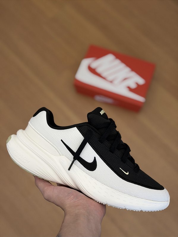 NIKE UPLIFT SC