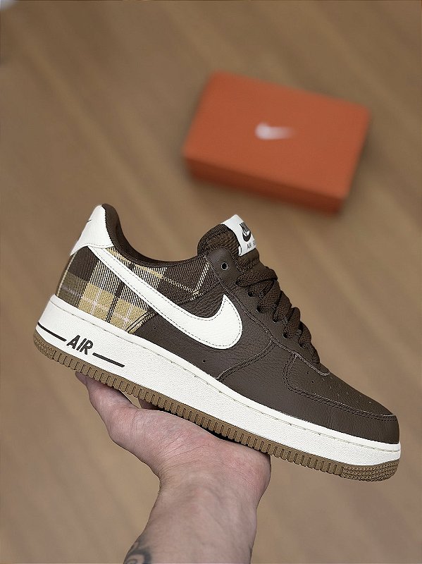 NIKE AIR FORCE 1 LX “Brown Plaid”