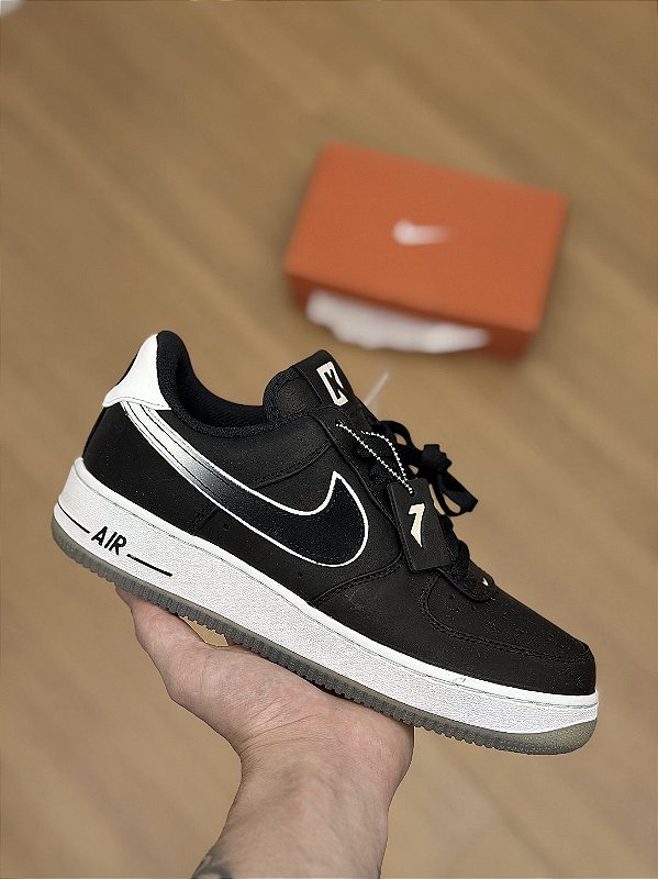 NIKE AIR FORCE 1 “Colin Kaepernick”