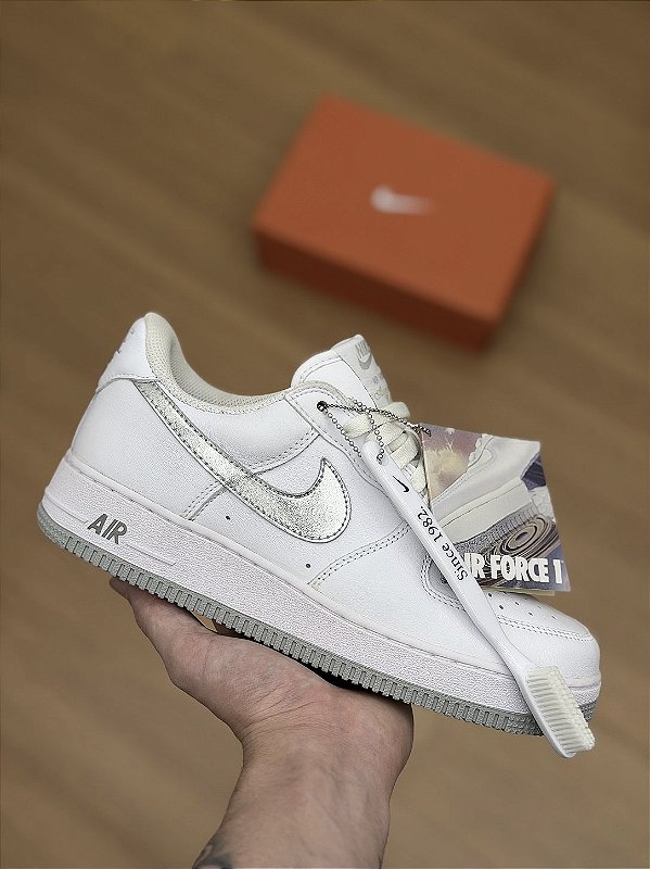 NIKE AIR FORCE 1 LOW RETRO ANNIVERSARY EDITION (branco/prata)