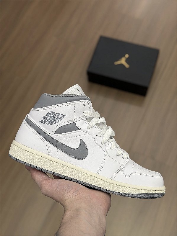 AIR JORDAN 1 MID “Neutral Grey”