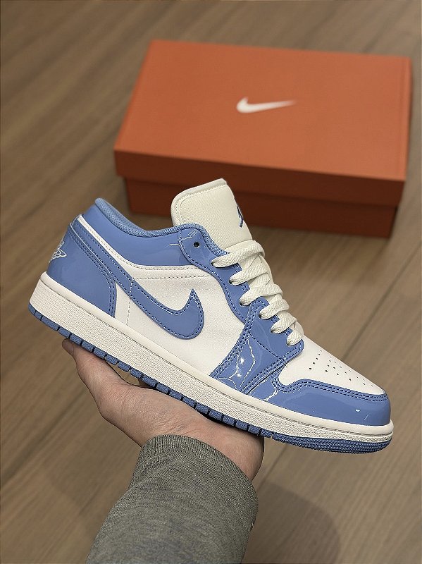 AIR JORDAN 1 LOW SE “Legend Blue”