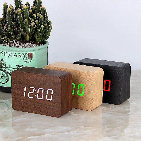 Relógio de Mesa em Madeira com Led Digital e Despertador
