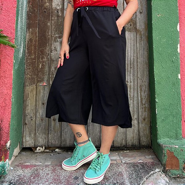 Calça Lisa Básica Pantacourt