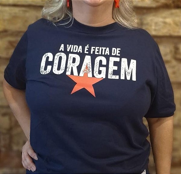 Camiseta Punho A Vida é Feita de Coragem