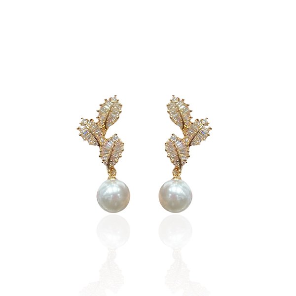 Brinco Folheado Ouro 18k e Prata 925 Folhas Cravejada Pérola