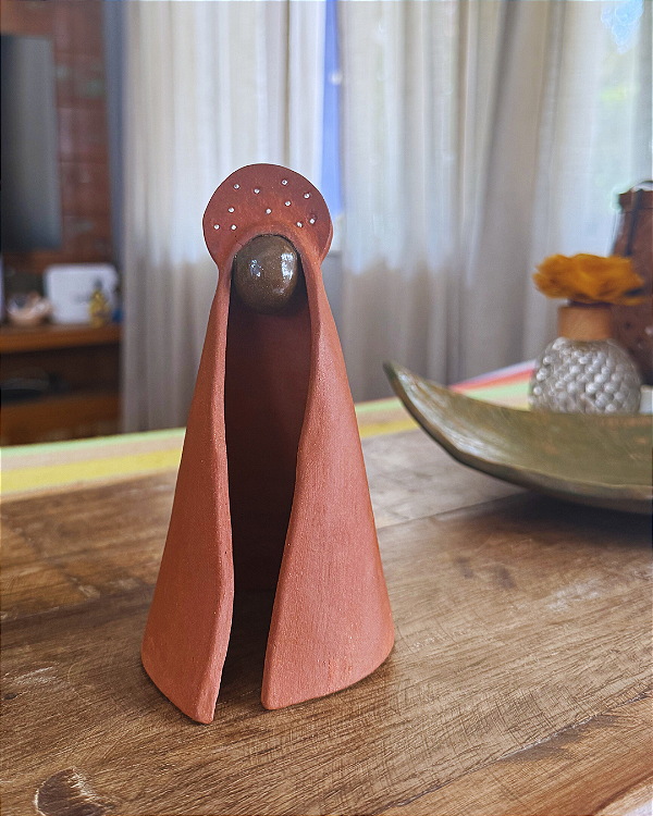 Escultura em Cerâmica Santa Luz