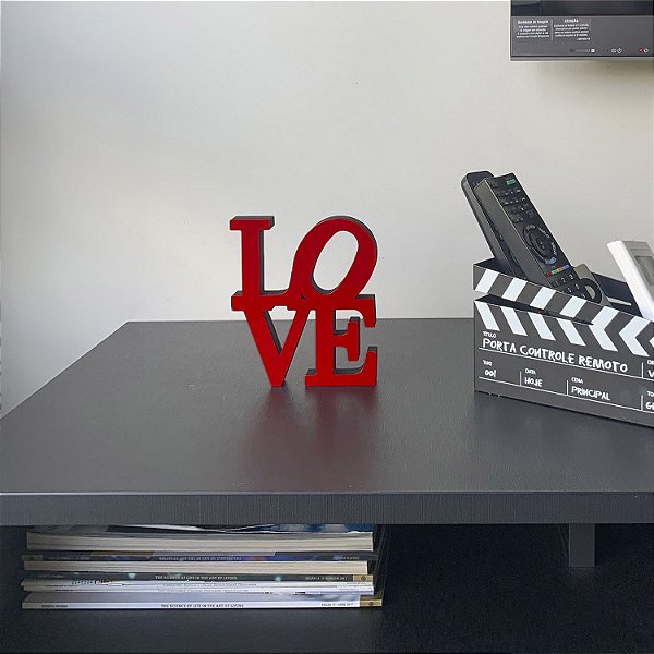 ESCULTURA DE MESA LOVE
